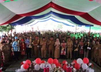 Wabup Deddy Abdul Hamid Bersama Sekretaris TP-PPK Menghadiri Acara HUT ke-18 Kecamatan Pintim