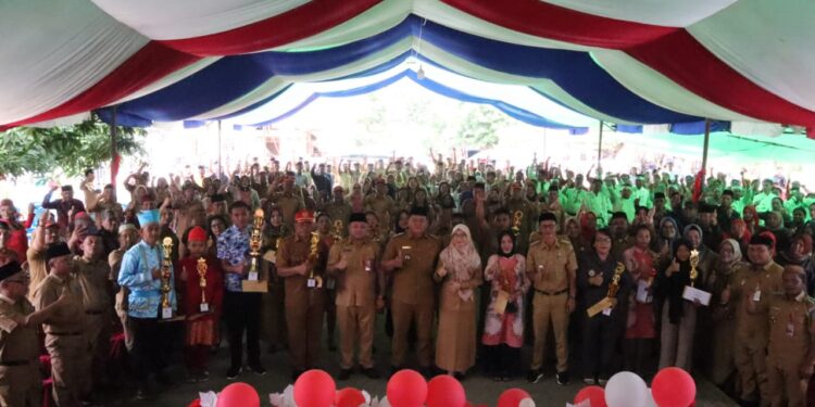 Wabup Deddy Abdul Hamid Bersama Sekretaris TP-PPK Menghadiri Acara HUT ke-18 Kecamatan Pintim