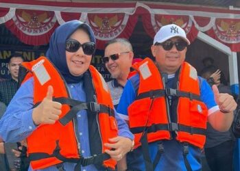 Tatong Kunjungi Destinasi Pantai Hiu di Botubarani