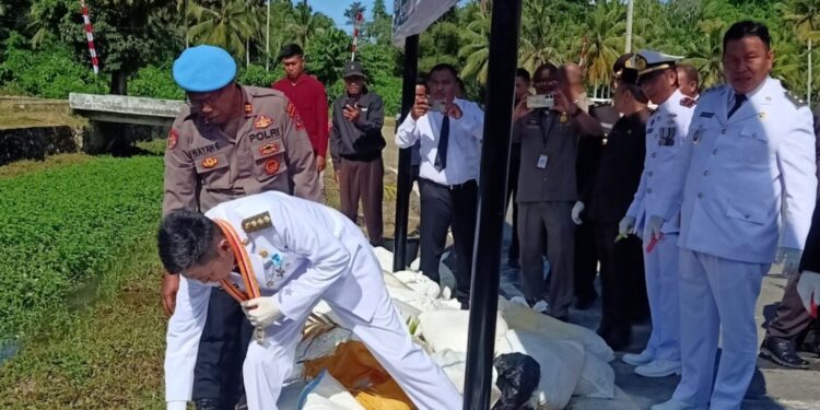 HUT Bhayangkara ke-77: Bupati dan Wabup Bolsel Ikut Serta Musnahkan Miras