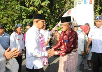 Pj Wali Kota Kotamobagu Asripan Nani Dijemput Warga di Batas Kota