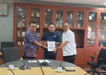Pj Walikota Asripan Nani Serahkan Proposal Rencana Pembangunan Pusat Jajanan dan Suvenir ke Kementerian Perdagangan RI