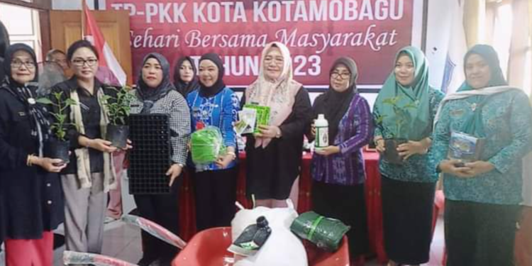 Peringati Hari Ibu Ke-95 Tahun TP PKK Kotamobagu Roadshow Kegiatan Sehari Bersama Masyarakat