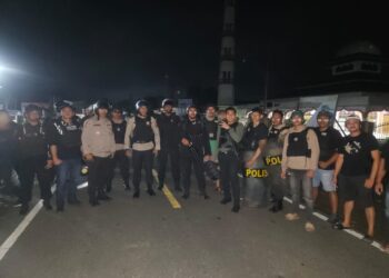 Jalan AKD di Blokade, Polres Bolmong di Bantu TNI Bergerak Cepat
