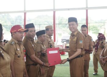 Serahkan Dana Desa 2024, Bupati Bersama Wabup Bolsel Ingatkan Kerja Tuntas