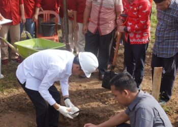 Bupati Iskandar Letakkan Batu Pertama Pembangunan Masjid Rufaidah RSUD Bolsel  