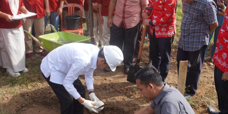 Bupati Iskandar Letakkan Batu Pertama Pembangunan Masjid Rufaidah RSUD Bolsel  
