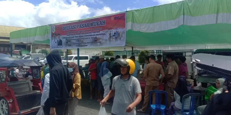 Pasar Murah yang Digelar Pemkot Kotamobagu di Halaman MABM Ludes Diserbu Warga