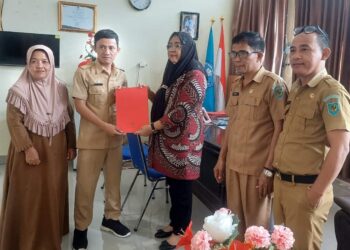 Kepala Disdik Bolmong Farida Mooduto Angkat Plt Kepsek SDN 2 Bolaang