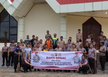 Menyambut Hari Bhayangkara Ke-78, Polres Bolsel Kerja Bakti di Tempat Ibadah