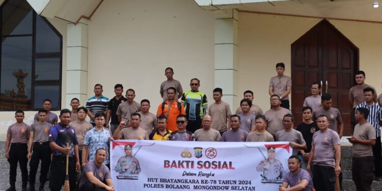 Menyambut Hari Bhayangkara Ke-78, Polres Bolsel Kerja Bakti di Tempat Ibadah