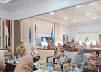 Pj Bupati Bolmong Bantu Bocah Asal Domisil Berupa Dokumen Kependudukan 