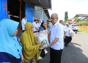 Pemkot Kotamobagu Salurkan Beras Cadangan Pemerintah Kepada Masyarakat