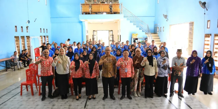 Pj Wali Kota Kotamobagu Tekankan Sangadi dan Lurah Identifikasi Masyarakat Belum Memiliki KTP