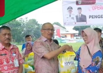 Pj Wali Kota Asripan Nani Tinjau Langsung Operasi Pasar Murah di Kecamatan Kotamobagu Utara