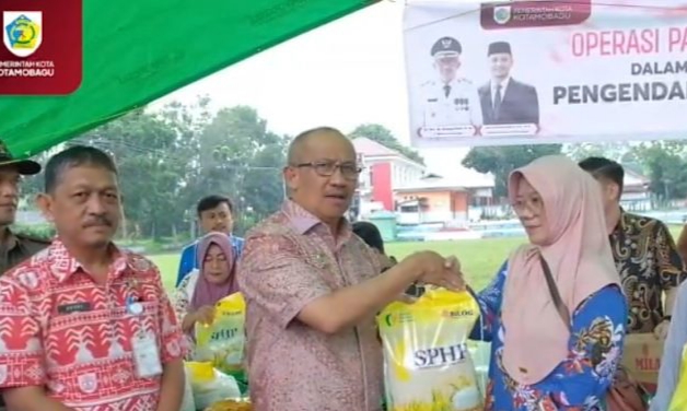 Pj Wali Kota Asripan Nani Tinjau Langsung Operasi Pasar Murah di Kecamatan Kotamobagu Utara