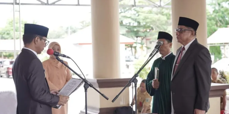 Pj Bupati Bolmong Lantik Abdullah Mokoginta Sebagai Sekretaris Daerah