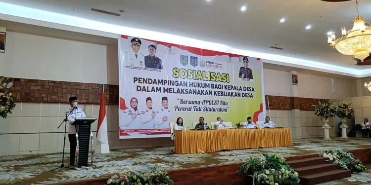 Pj Bupati dr Jusnan Mokoginta Berikan Arahan pada Sosialisasi Pendampingan Hukum Bagi Kepala Desa di Bolmong