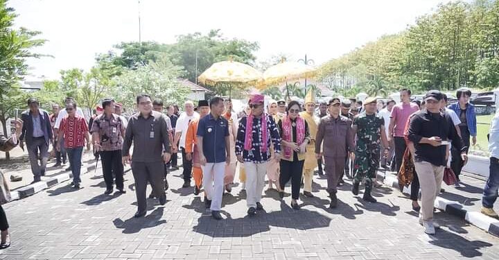 Kunker Assiten Khusus Menhan Yulius Selvanus Komaling di Bolmong di Jemput Pj Bupati dan Jajaran Pemerintah