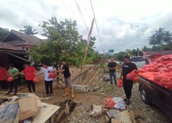 Pemda Bolsel Salurkan 2.700 Paket Sembako Bantuan Bencana Alam