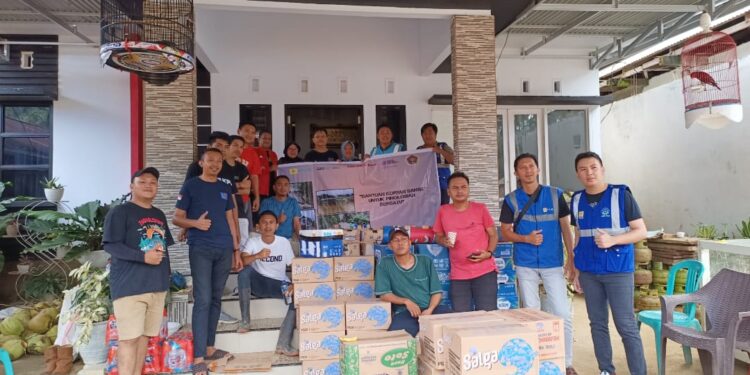 PWI Bolsel, PLN Molibagu, Karya Baru, Peredam dan Dispar Salurkan Bantuan Korban Banjir di Pinolosian