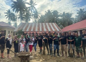 Gerakan Pemuda Ansor Pinolosian Bersihkan SMPN Kombot dari Sisa Lumpur Usai Banjir