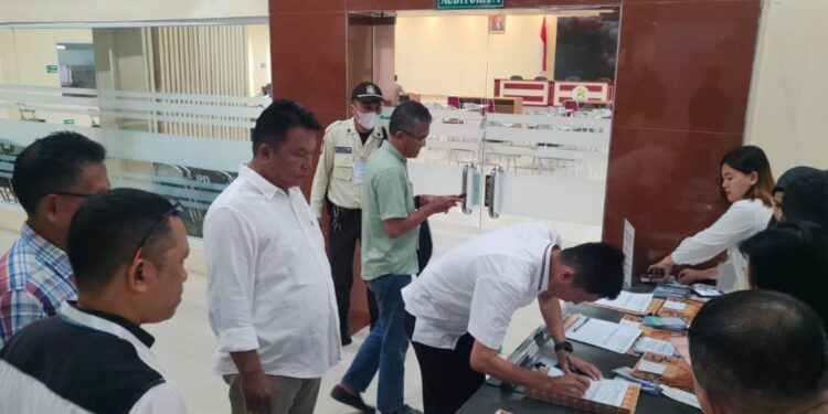 Pasangan Calon Bupati dan Wabup Bolsel Jalani Tahapan Pemeriksaan Kesehatan