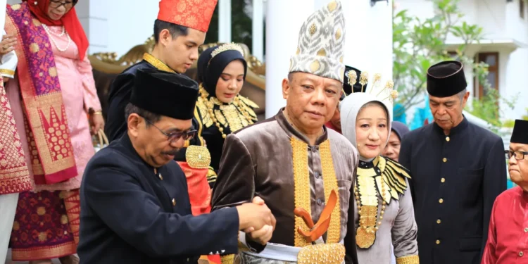 Pj Wali Kota Kotamobagu Abdullah Mokoginta Dijemput Degan Adat Poponikan Kon Komalig Moloben