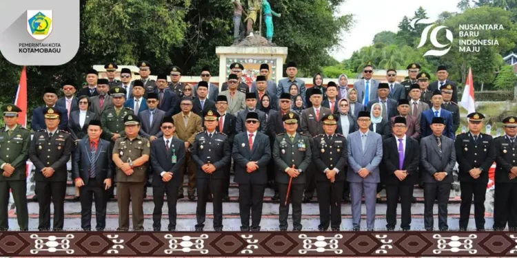 Pj Wali Kota Kotamobagu Bersama Forkompinda Ziarah ke Makam Pahlawan