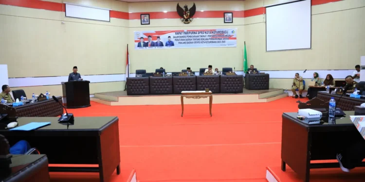 Pj Wali Kota Hadiri Paripurna DPRD Tentang RPJPD Kota Kotamobagu Tahun 2025 – 2045