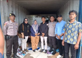 Bawaslu Bolsel Awasi Pendistribusian Logistik Pilkada 2024 di Pelabuhan Bitung