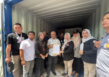 Bawaslu Bolsel Awasi Pendistribusian Logistik Pilkada 2024 di Pelabuhan Bitung