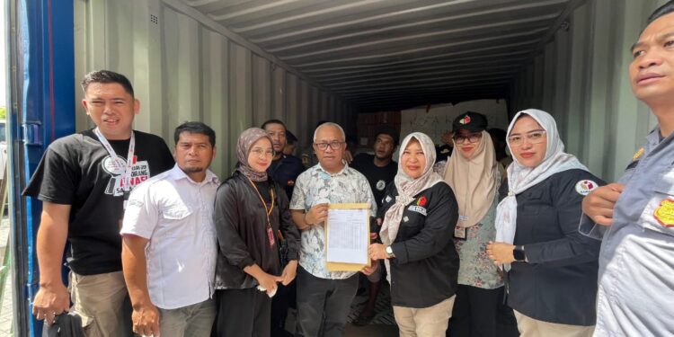 Bawaslu Bolsel Awasi Pendistribusian Logistik Pilkada 2024 di Pelabuhan Bitung
