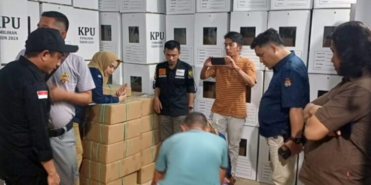 Logistik Kertas Suara KPU Kotamobagu Tiba di Sekertariat
