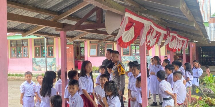 Sukseskan Program Presiden Prabowo, Kapolres Bolmong Bagikan Makan Siang Bergizi