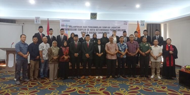 Bawaslu Kotamobagu Kukuhkan 12 Panwascam untuk Pilkada 2024