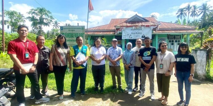 Dinkes Bolmong Dampingi Tim Kemenkes Tinjau Proyek SOPHI di Puskesmas Passi Barat