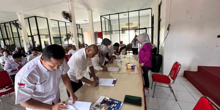 Awali Tahun 2025 Disdikbud Bolsel Gelar Penandatanganan Pakta Integritas