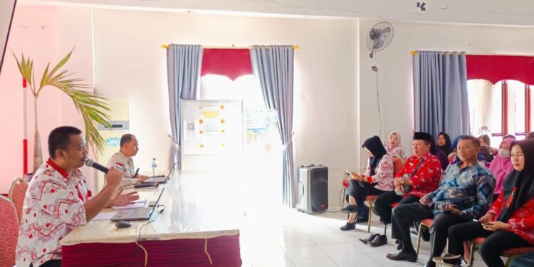 Rapat Bersama Kepala Sekolah, Disdikbud Bolsel Kenalkan Aplikasi SIPLAH