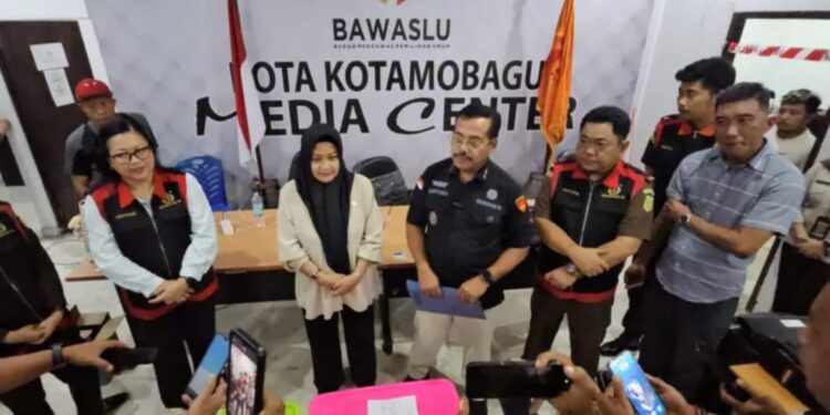 Masuk Tahap Penyidikan, Kejari Kotamobagu Geledah Bawaslu Terkait Dana Hibah Pilkada