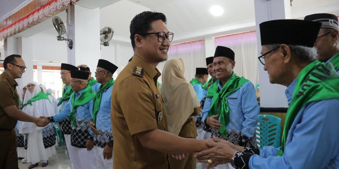 Wakil Wali Kota Kotamobagu Lepas 48 Jemaah Calon Haji