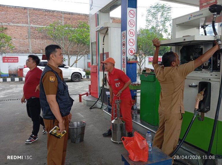Disdagkop-UKM Kotamobagu Pastikan Takaran BBM Akurat Lewat Tera Ulang di SPBU Moyag