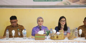 Dorong Ekonomi Kreatif, Dekranasda Kotamobagu Latih Warga Olah Eceng Gondok